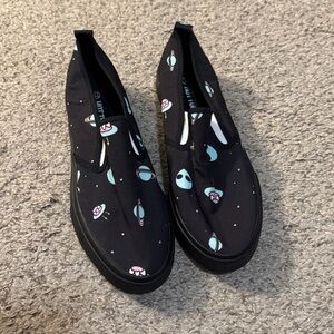Hot Topic alien space slip on shoes size 11